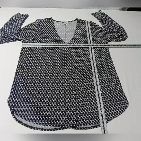 Carolina Belle long-sleeved,  v neck blouse. Ladies size Xl - Picture 4 of 6